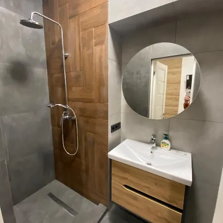 віп студія по вулиці крехівській 6 біля візового центру на джерельній