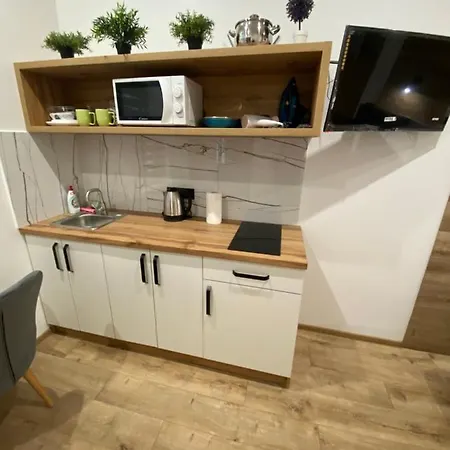 по вулиці крехівська 6 *