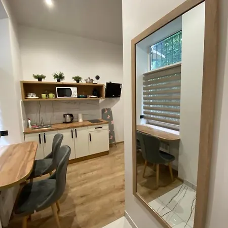 по вулиці крехівська 6 * Львів